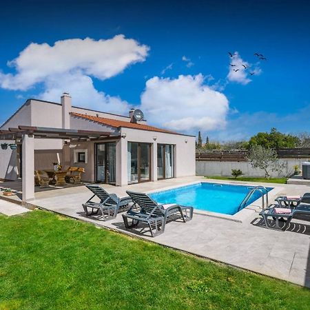Bobo Family House With Pool Villa Vodnjan Bagian luar foto