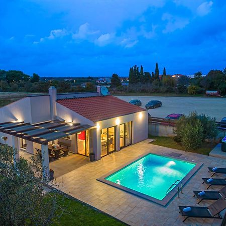 Bobo Family House With Pool Villa Vodnjan Bagian luar foto
