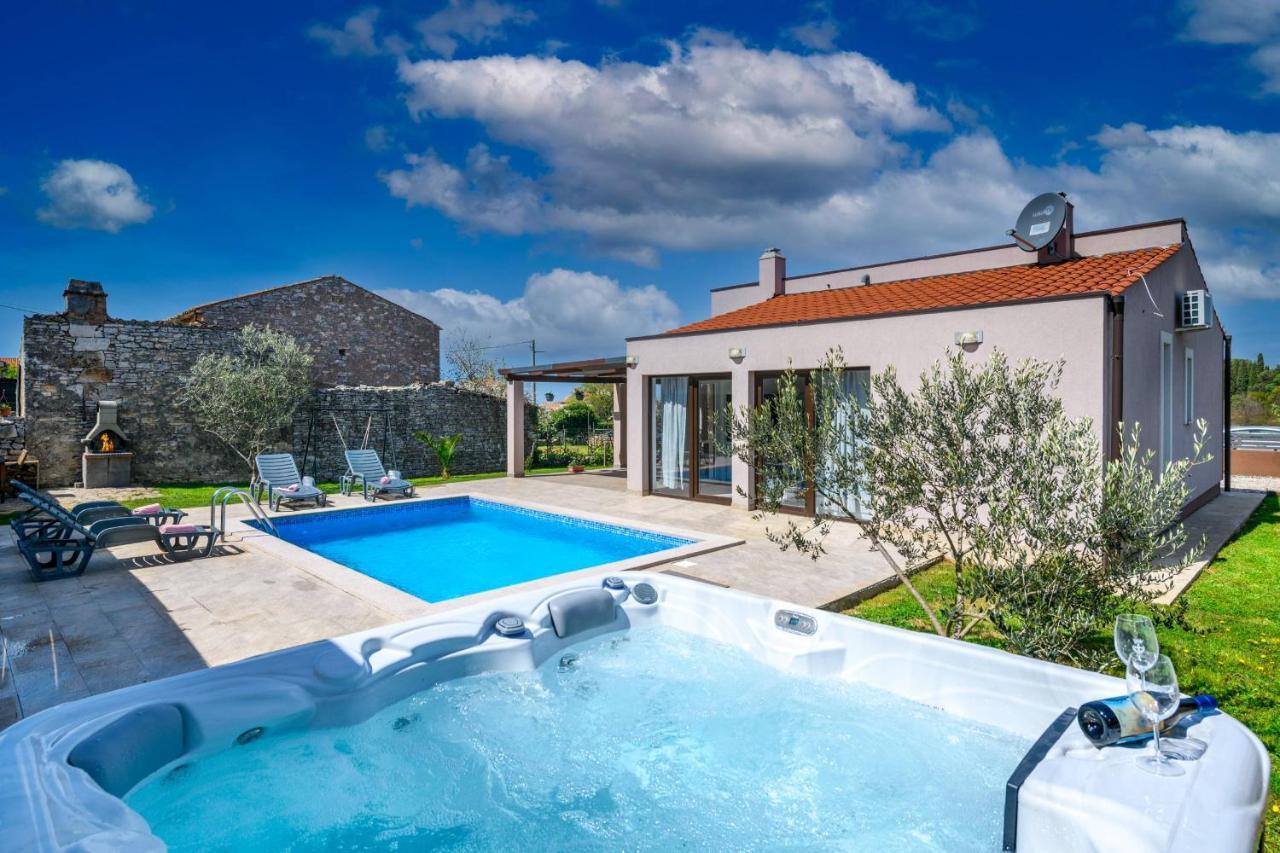 Bobo Family House With Pool Villa Vodnjan Bagian luar foto