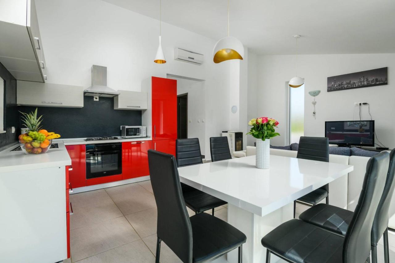 Bobo Family House With Pool Villa Vodnjan Bagian luar foto