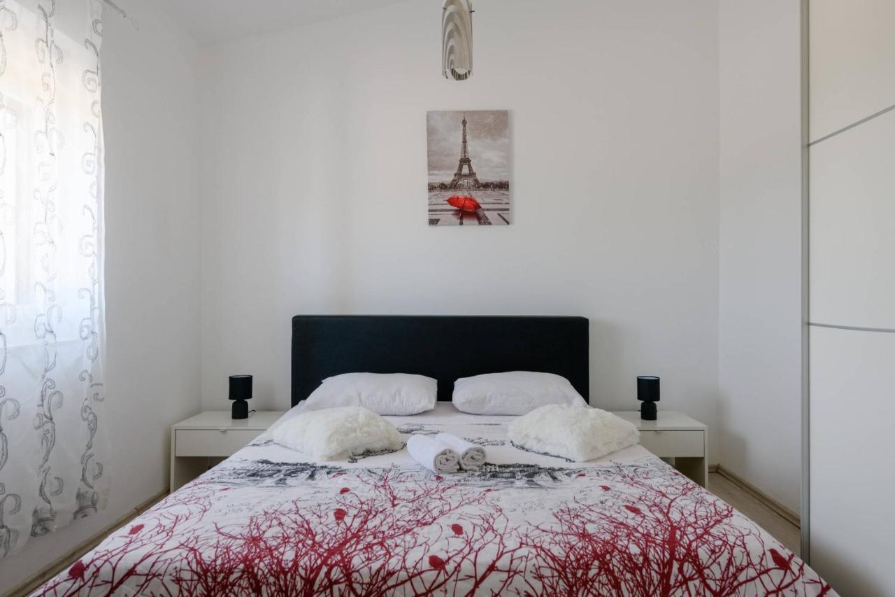 Bobo Family House With Pool Villa Vodnjan Bagian luar foto