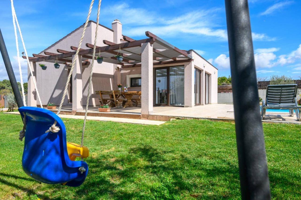 Bobo Family House With Pool Villa Vodnjan Bagian luar foto