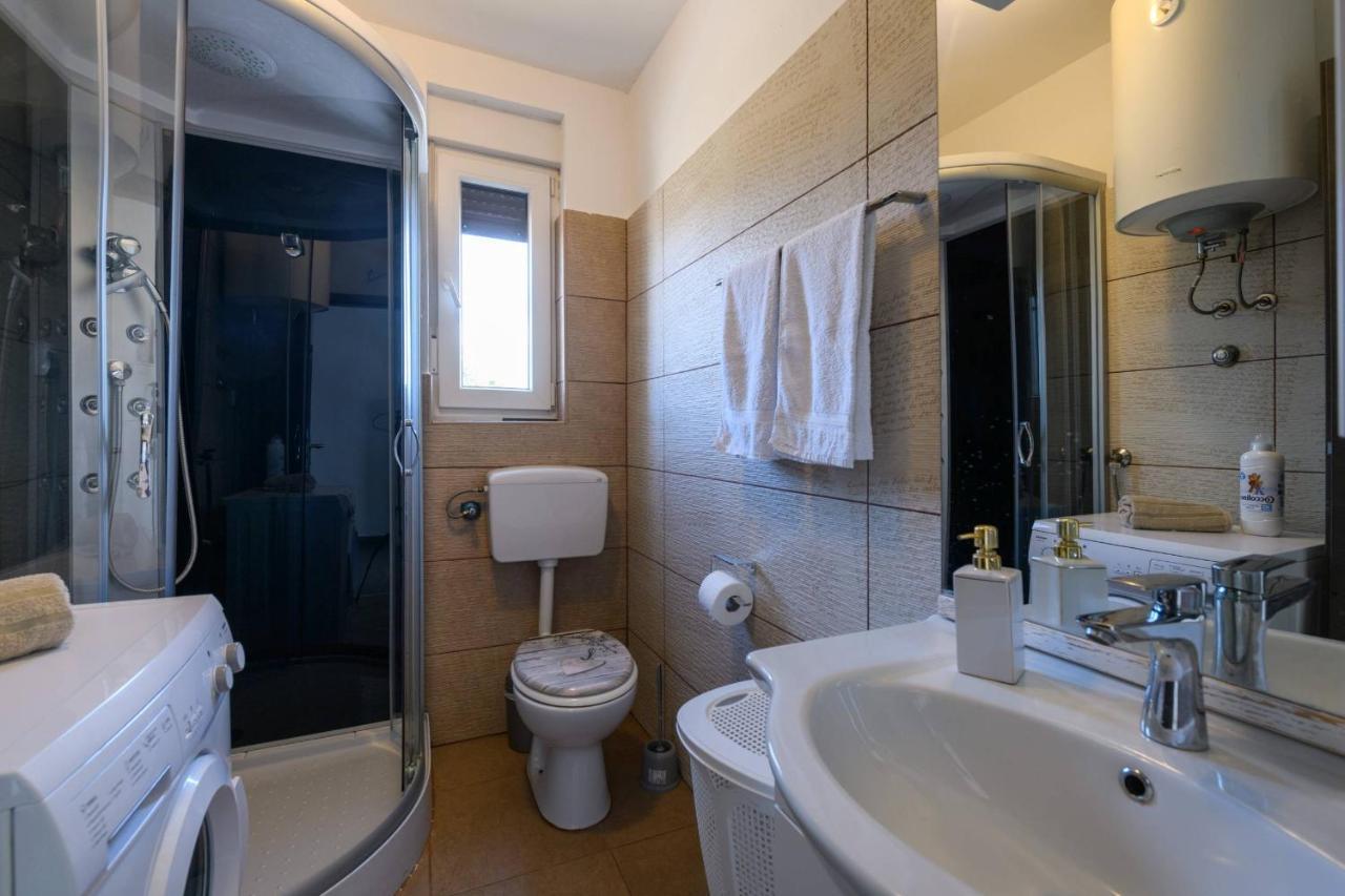 Bobo Family House With Pool Villa Vodnjan Bagian luar foto