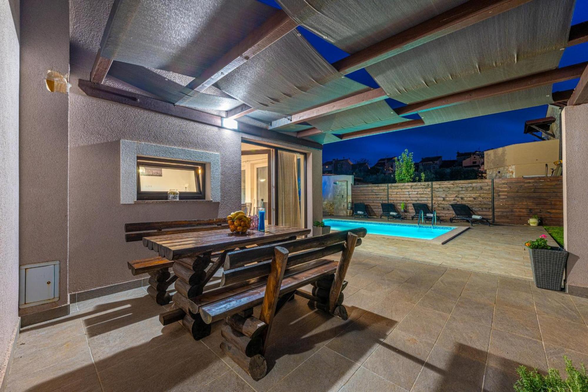 Bobo Family House With Pool Villa Vodnjan Bagian luar foto