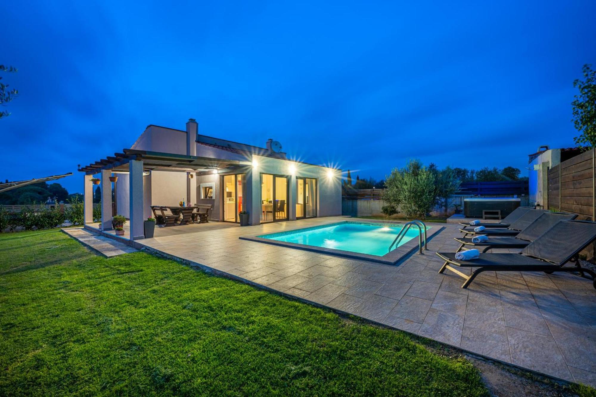 Bobo Family House With Pool Villa Vodnjan Bagian luar foto