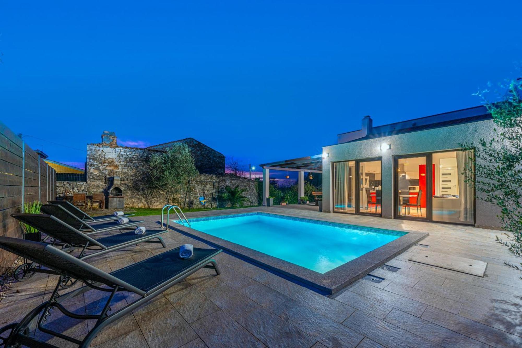 Bobo Family House With Pool Villa Vodnjan Bagian luar foto